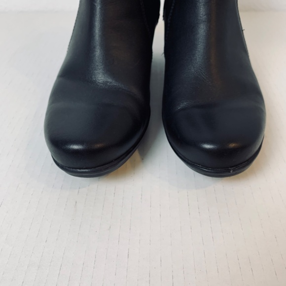 Clarks Black Bootie 8.5M Style # 15260 Button Detail Block Heel Whimsygoth Boho - Picture 4 of 10